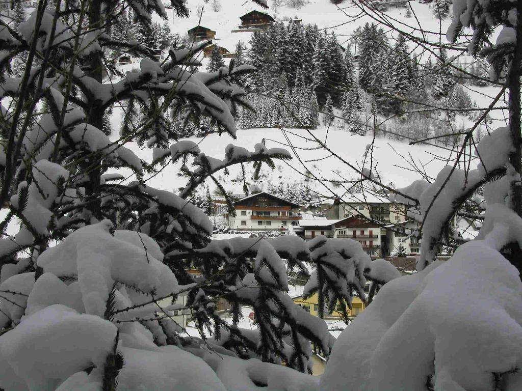 Отель Garni Mezdi Santa Cristina Val Gardena Экстерьер фото